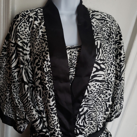 NWT|Black & White Animal Print Nightgown 2pcs-Set - Picture 8 of 10